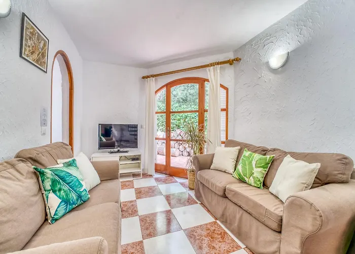 3-Bedroom Country House, By The Beach